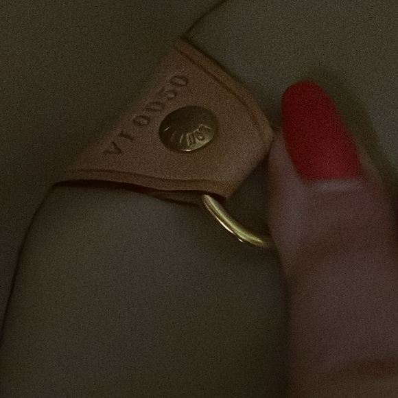 Louis Vuitton Bedford Handbag - Picture 9 of 13